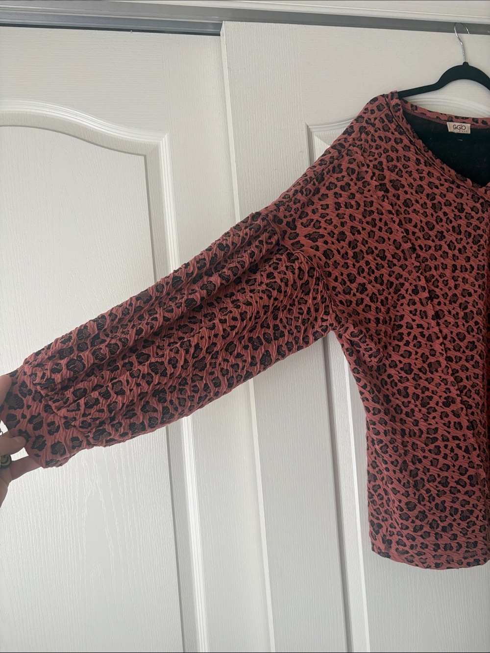 GGO Pink Leopard V-Neck Pullover Sweatshirt - Picture 2 of 3